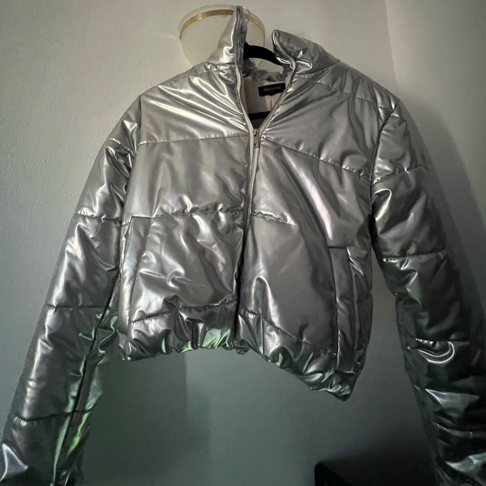Cropped Silver puffer jacket